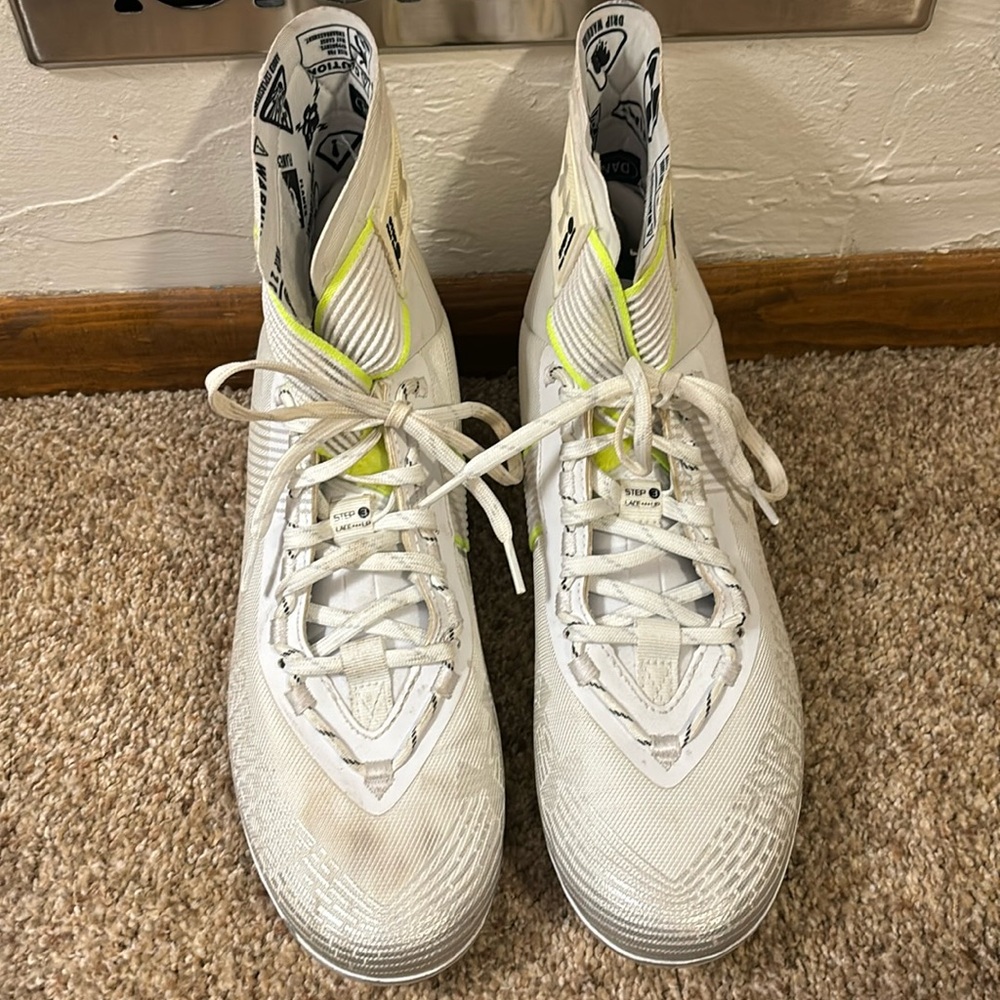 Men's Under Armour Highlight MC Football Cleats Size 11